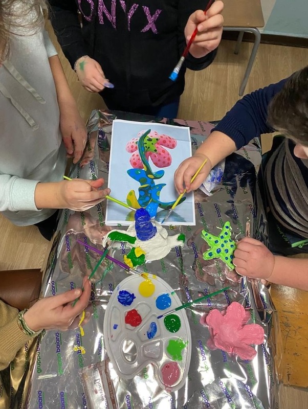 <h1>Scultura</h1>
Riproduzione plastico-pittorica di un tipico fiore della Kusama realizzata con das e acrilici