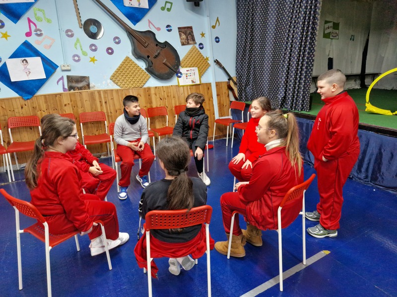 <h1>Il gioco</h1>
Momento iniziale di scambio visivo tra i partecipanti