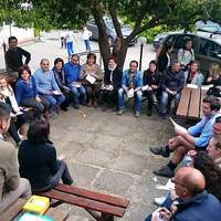 ***Accoglienza gruppi genitori***
Questa foto ritrae il primo incontro avvenuto nella parrocchia SS AA Pietro e Paolo il 1/2/23; qui gli operatori hanno spiegato obiettivi e motivazioni del percorso che iniziava e hanno lanciato un Brain storming sulle aspettative e sulla tematica “Affettività”